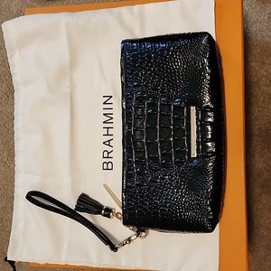 Brahmin wristlet NWOT